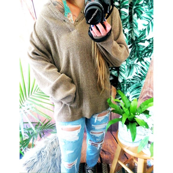 Vintage Sweaters - Vintage coffee shop henley knit sweater 🍂